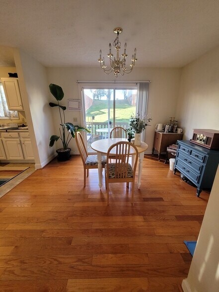 Dining area - 515 Silver Leaf Dr