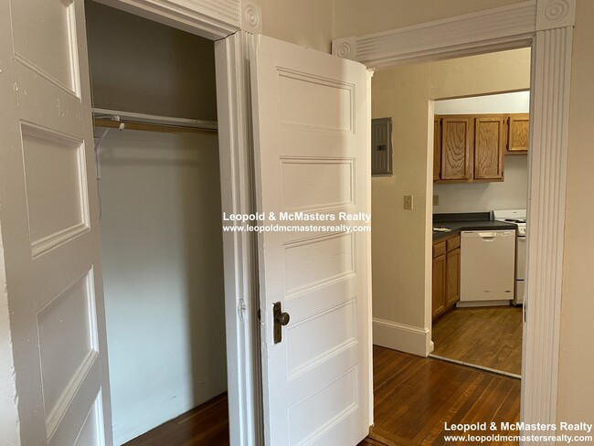 Building Photo - 1595 Beacon St