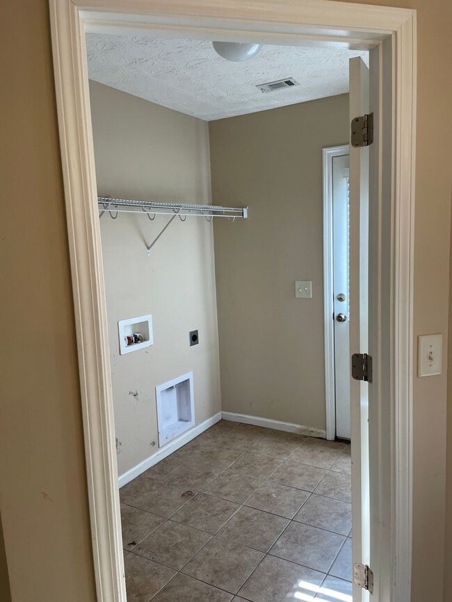Building Photo - 506 Old Mill Way