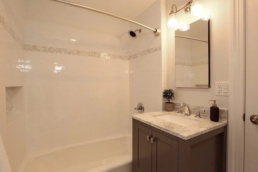 Building Photo - 28 Princeton Pl