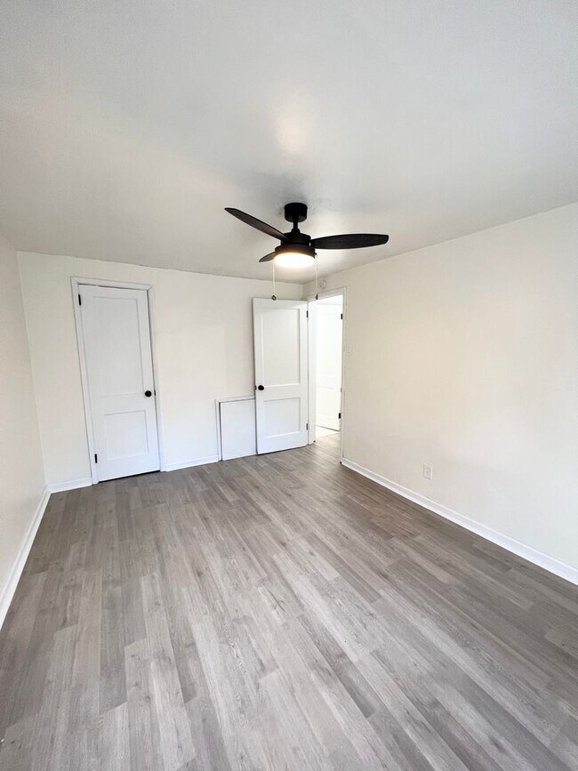 Building Photo - Updated 3 Bed, 1 Bath in Verona- Central Air and Huge Kitchen!!