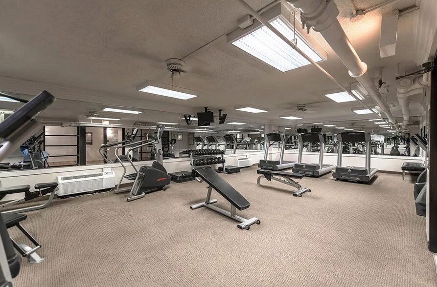 Building Photo - 70 E Scott St