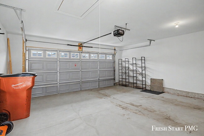 Building Photo - 3-Bed with 2.5 Baths in Rockford's Serene Setting with Fenced in Yard