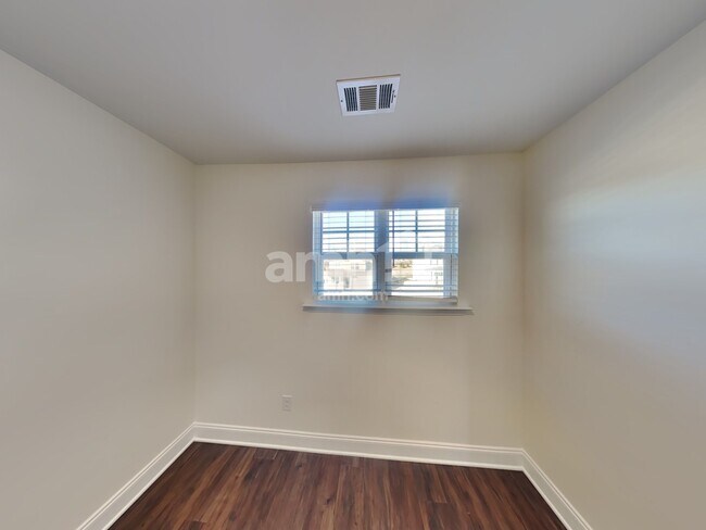 Building Photo - 2023 Williamshire Ln