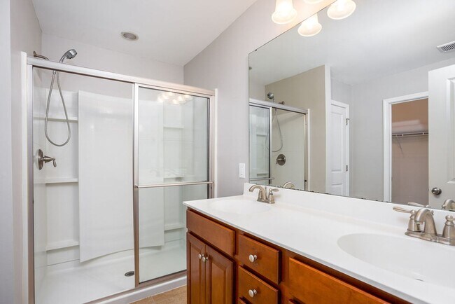 Building Photo - Three Bedroom Townhouse in Carolina Bay