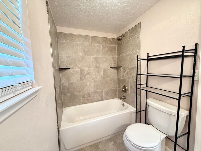 Building Photo - 4 Bed Family Home
