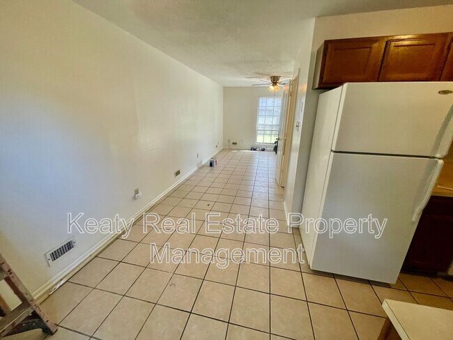 Building Photo - 118 Country Ln