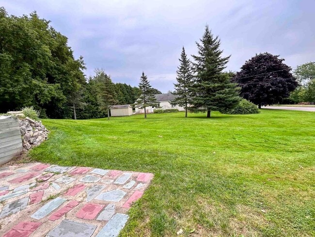 Building Photo - Spacious 3-Bedroom Apartment Near UVM with Private Entrance & Parking