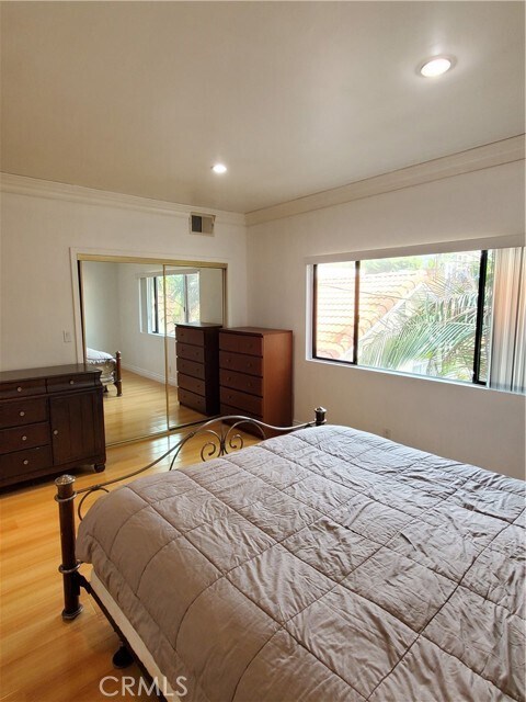 Building Photo - 351 E Verdugo Ave