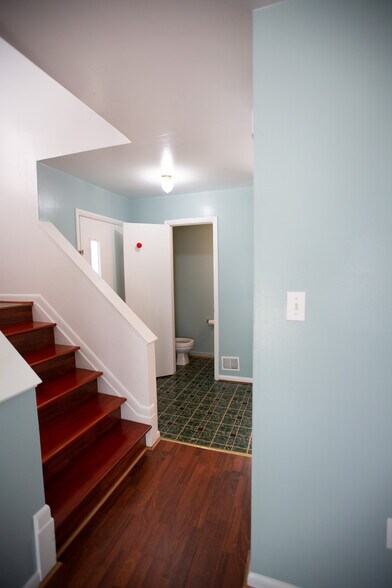 Building Photo - 15 Sugarland Square Ct