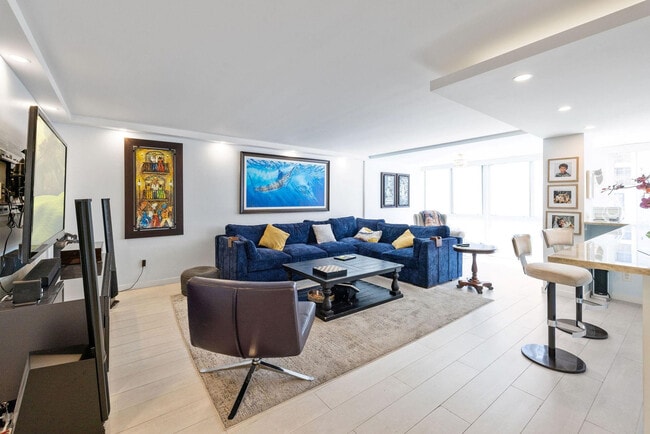 Building Photo - 3100 NE 49th St