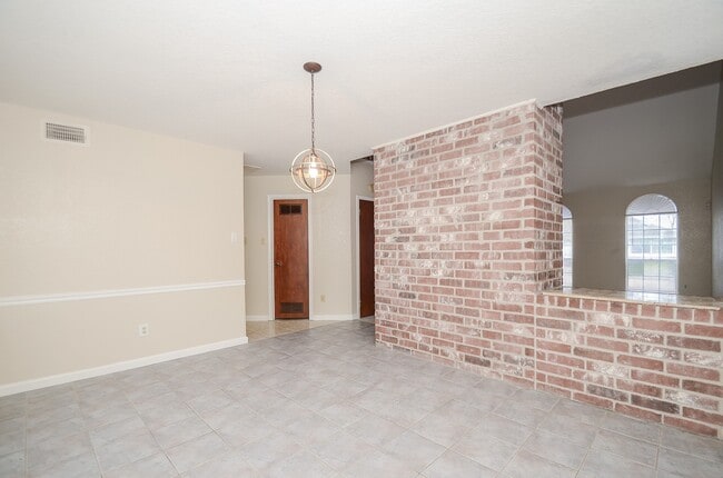Building Photo - 1722 Foxlake Dr