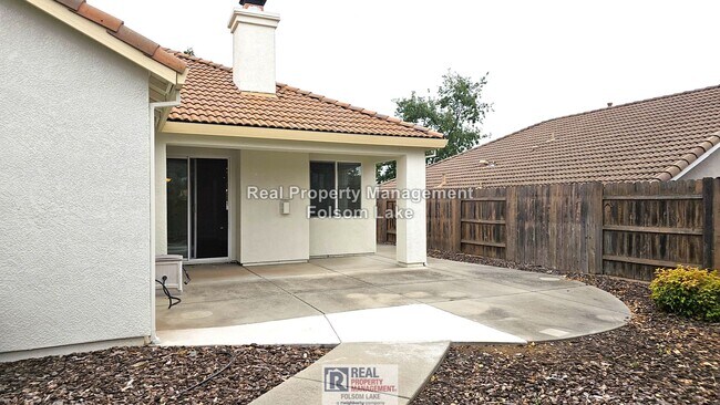 Building Photo - 55+ Active Adult Gated Community | 2 Bed / 2 Bath | Four Seasons - El Dorado Hills