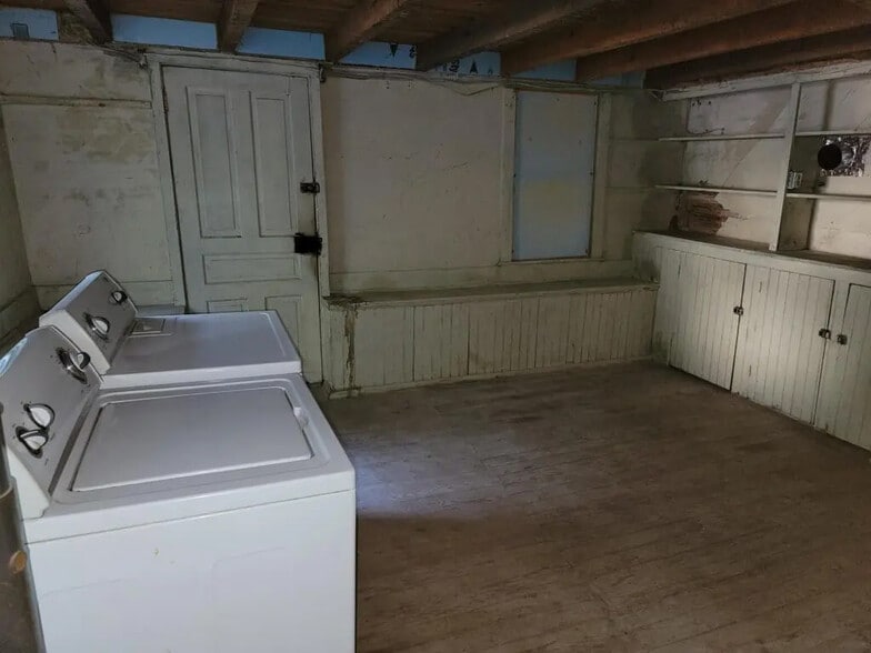 Building Photo - 390 N Clay Rd