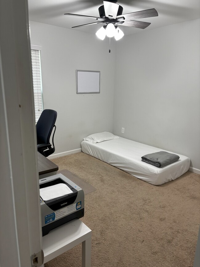 Building Photo - 5600 Moresby Ct