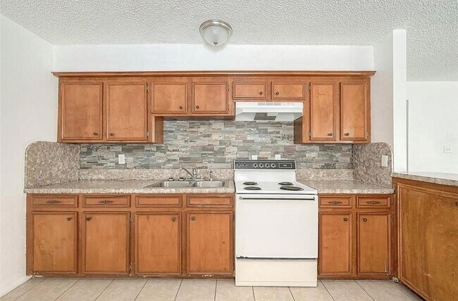 Building Photo - 8430 Round Rock Dr