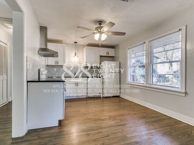 Building Photo - *AVAILABLE NOW!* 2 Bed/2 Bath Duplex Close to Campus Corner!