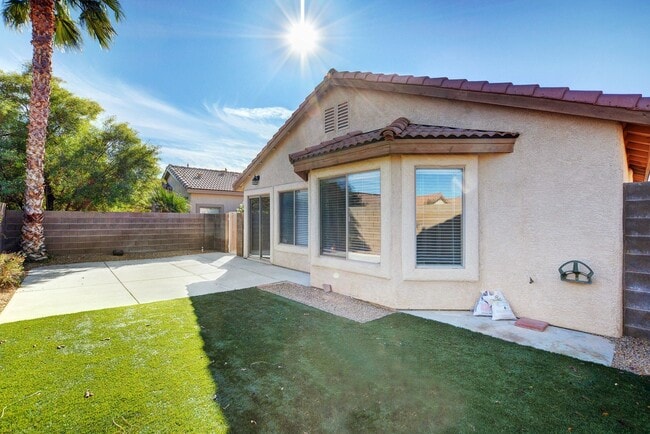 Building Photo - Incredible Single Story Southern Highlands...