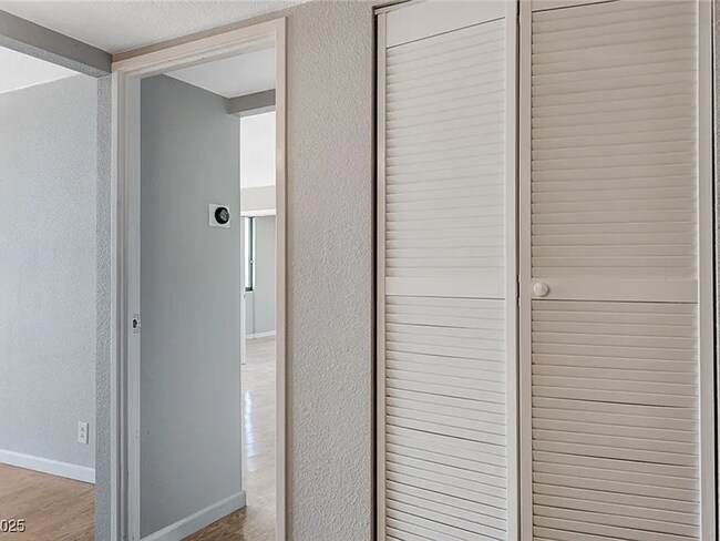 Building Photo - Enjoy resort-style living in this 2 Bed 2 Bath Condo with Stunning Strip Views in the Wimbledon C...