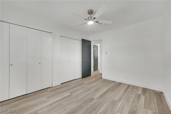 Building Photo - 1501 Strong Dr