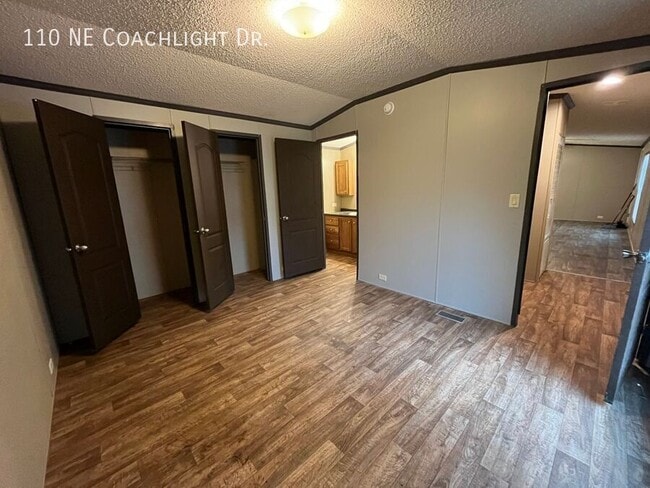 Building Photo - 110 Coachlight Dr