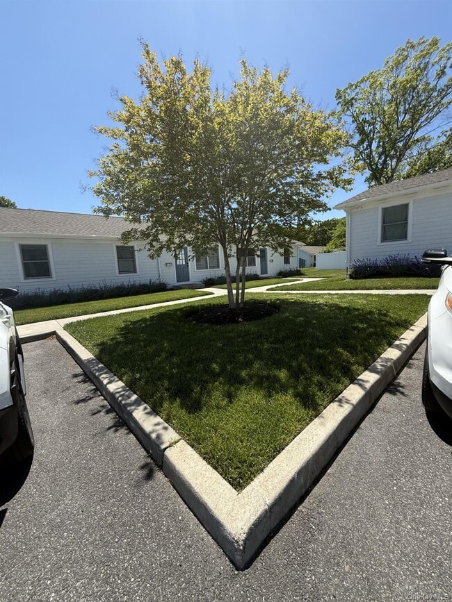 Building Photo - 325 Montauk Hwy