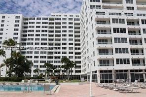 Building Photo - 5005 Collins Ave