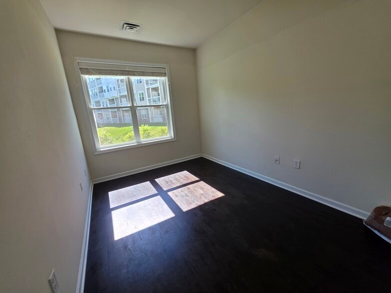 Building Photo - 130 Trotter Rd