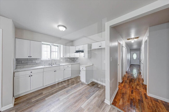 Building Photo - 3305 N Whittier Pl