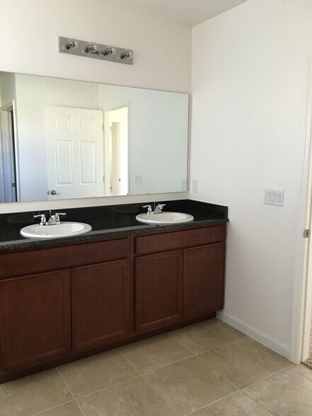 Building Photo - 1522 Lexington Square SW