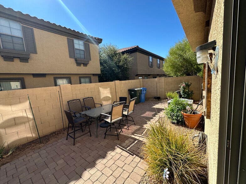 Building Photo - 8111 W Lynwood St