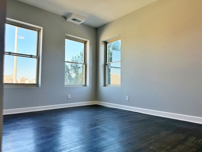 Building Photo - Woodward Lofts