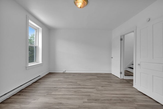 Building Photo - Spacious 5-Bed Renovated Home with Modern ...