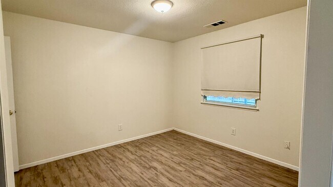 Building Photo - 945 Don Medico Dr