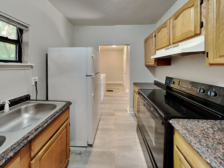 Building Photo - 2027 W 12th St