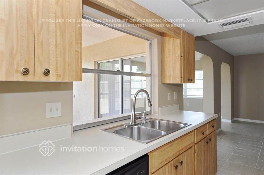 Building Photo - 6906 20th Ave W