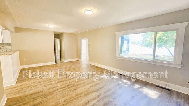 Building Photo - 1604 Jacobsen Blvd