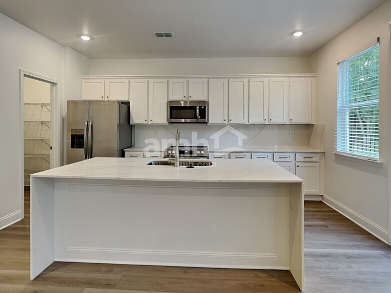 Building Photo - 920 Carnelian Ln