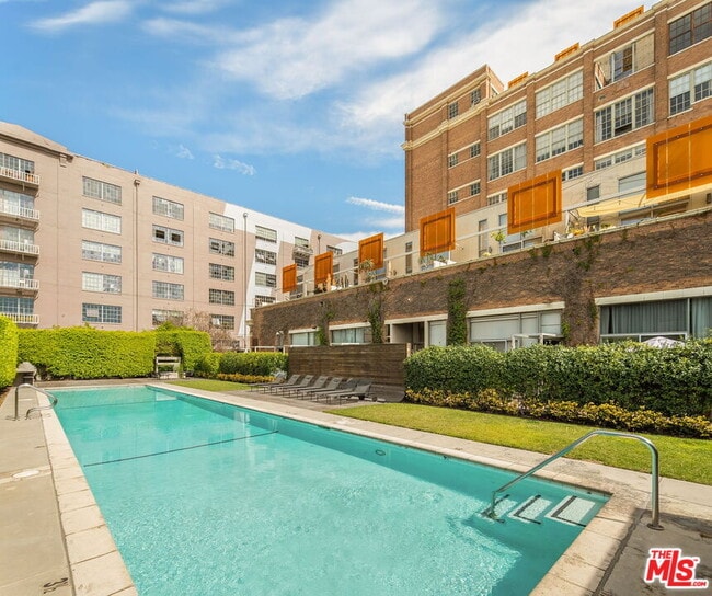 Building Photo - 1850 Industrial St