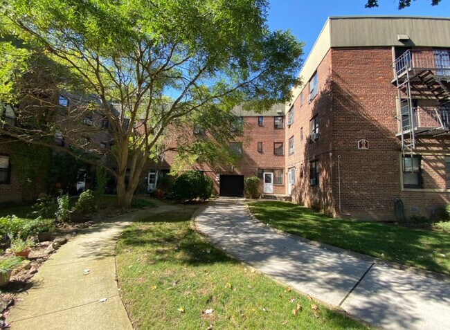Building Photo - 2256 80th St