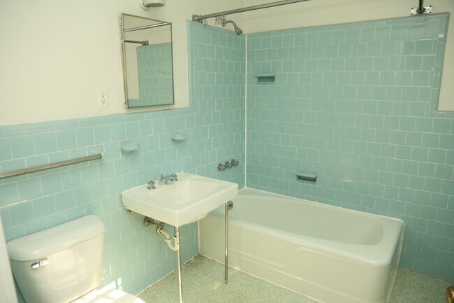 Building Photo - 510 14th St NW