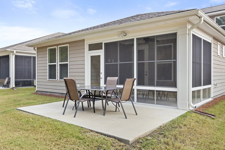 Building Photo - 686 Destiny Dr