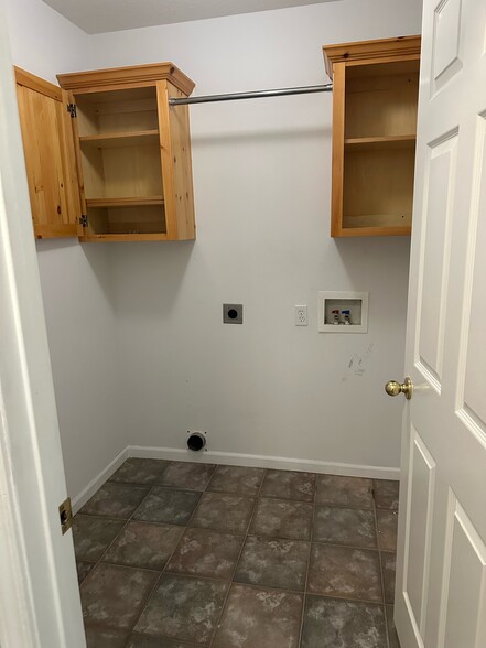 Laundry Room - 210 N Saint Clair Ct