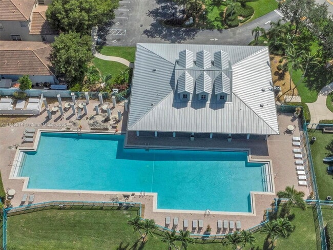 Building Photo - 3920 NE 13th Dr