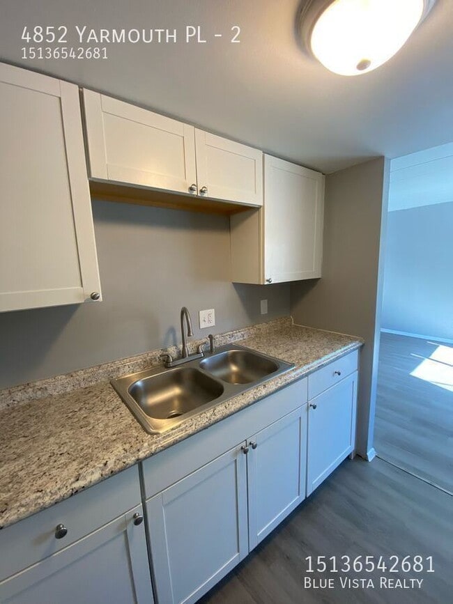 Building Photo - 4852 Yarmouth Pl