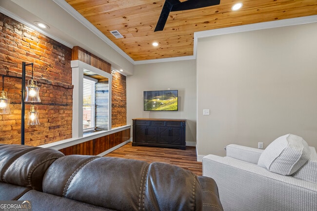 Building Photo - 958 Church St