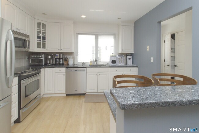 Building Photo - 141 Grove St