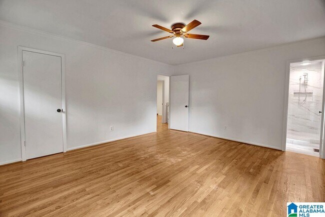 Building Photo - 3541 W Lakeside Dr