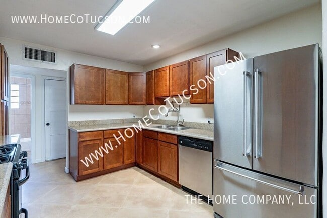 Building Photo - 3949 E 2nd St