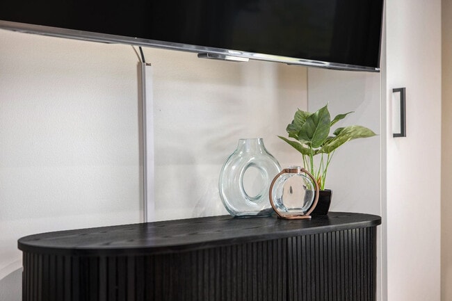 Primary Photo - 37 Gold Ave NW